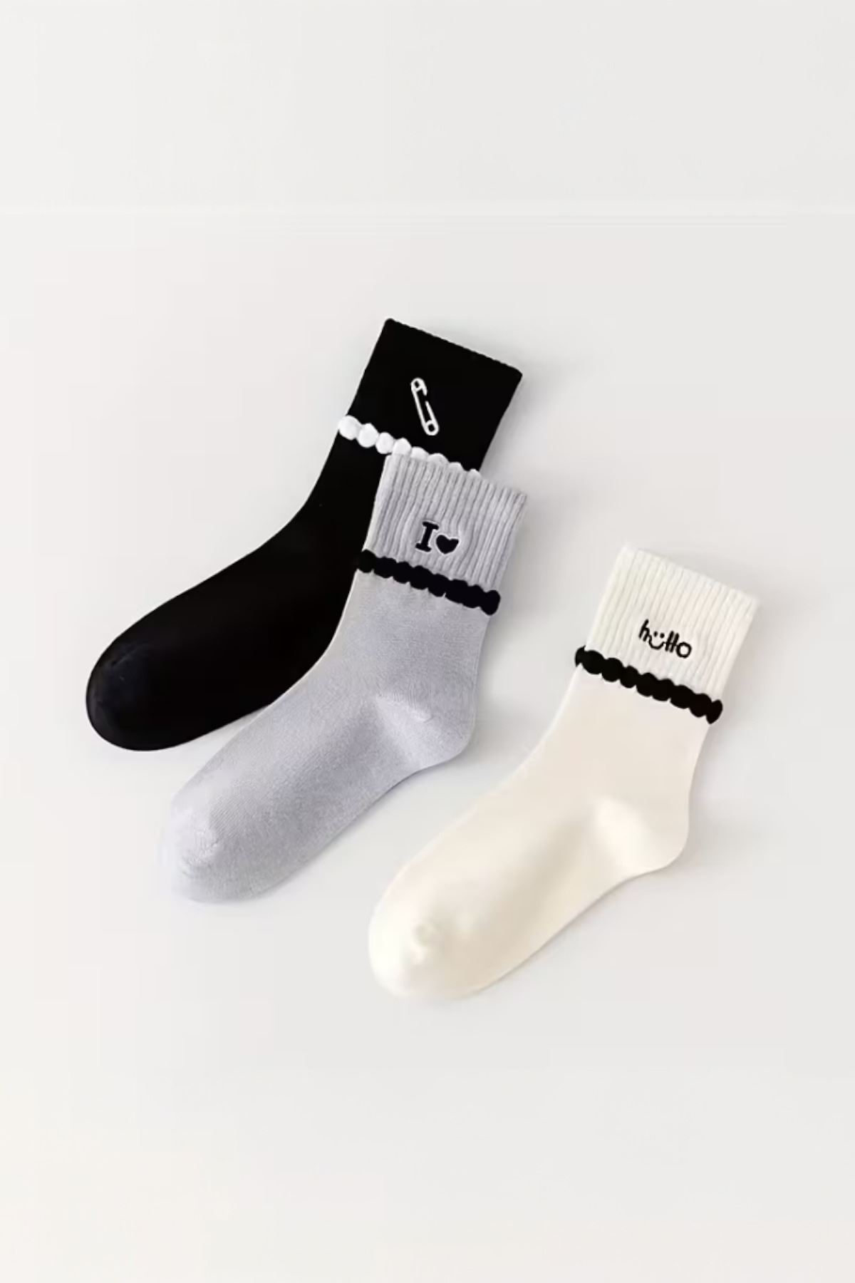 Kadın 5 Çift Premium Kalite Şerit Kabartmalı Ataç Hello Love Desenli Kolej Çorap