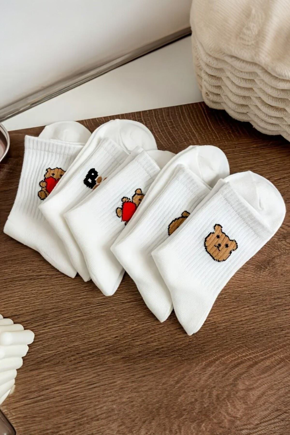 Kadın 5 Çift Premium Kalite Beyaz Renkli Ayıcık ve Kalp Desenli Kısa Soket Çorap