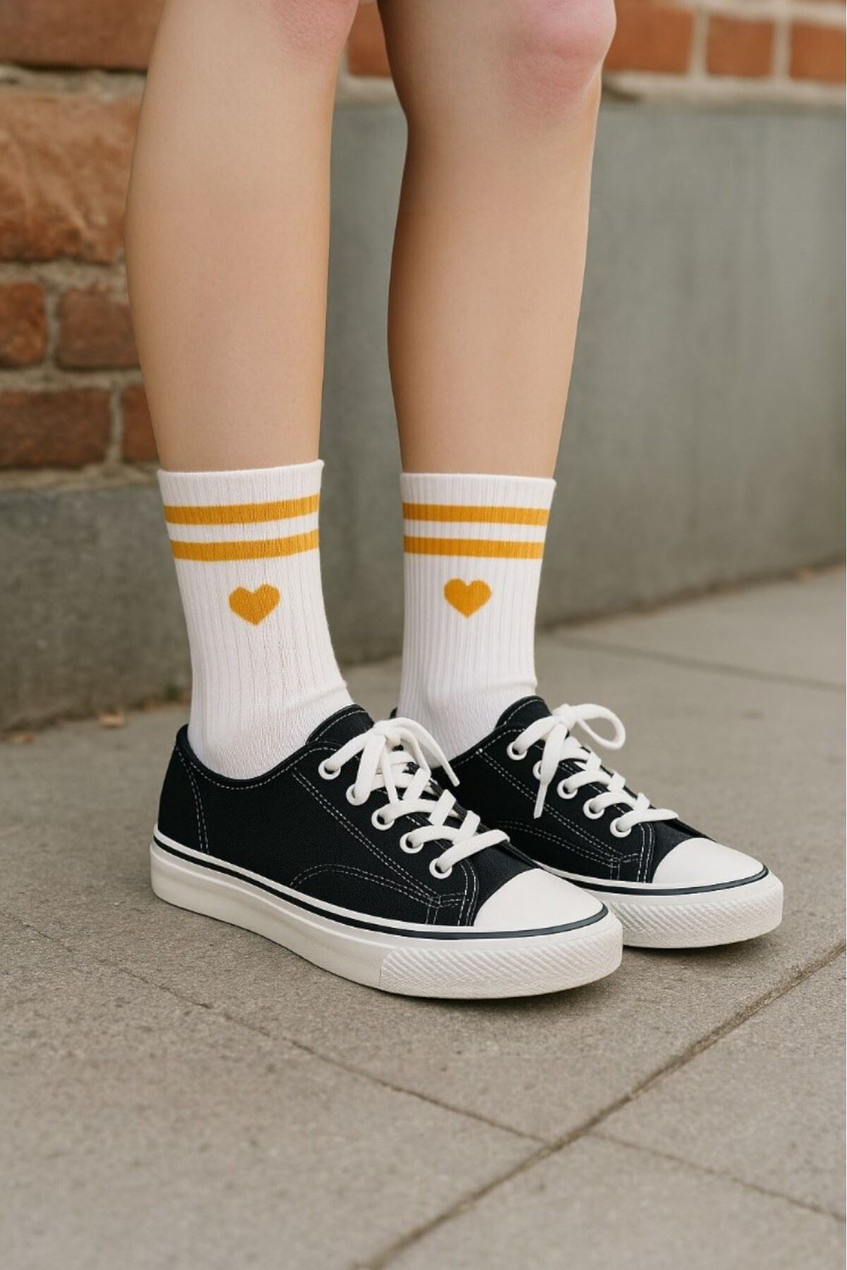 Kadın 5 Çift Premium Kalite Çizgili Kalp İşlemeli Tenis Soket