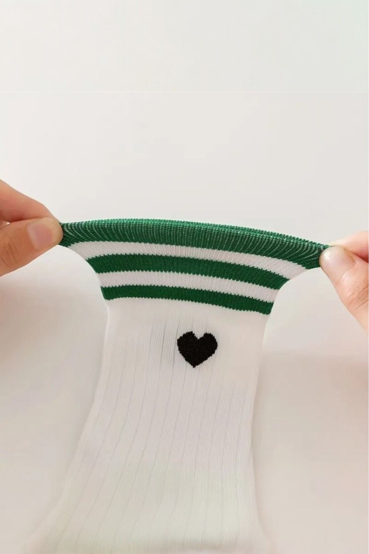 Kadın 5 Çift Premium Kalite Çizgili Kalp İşlemeli Tenis Soket