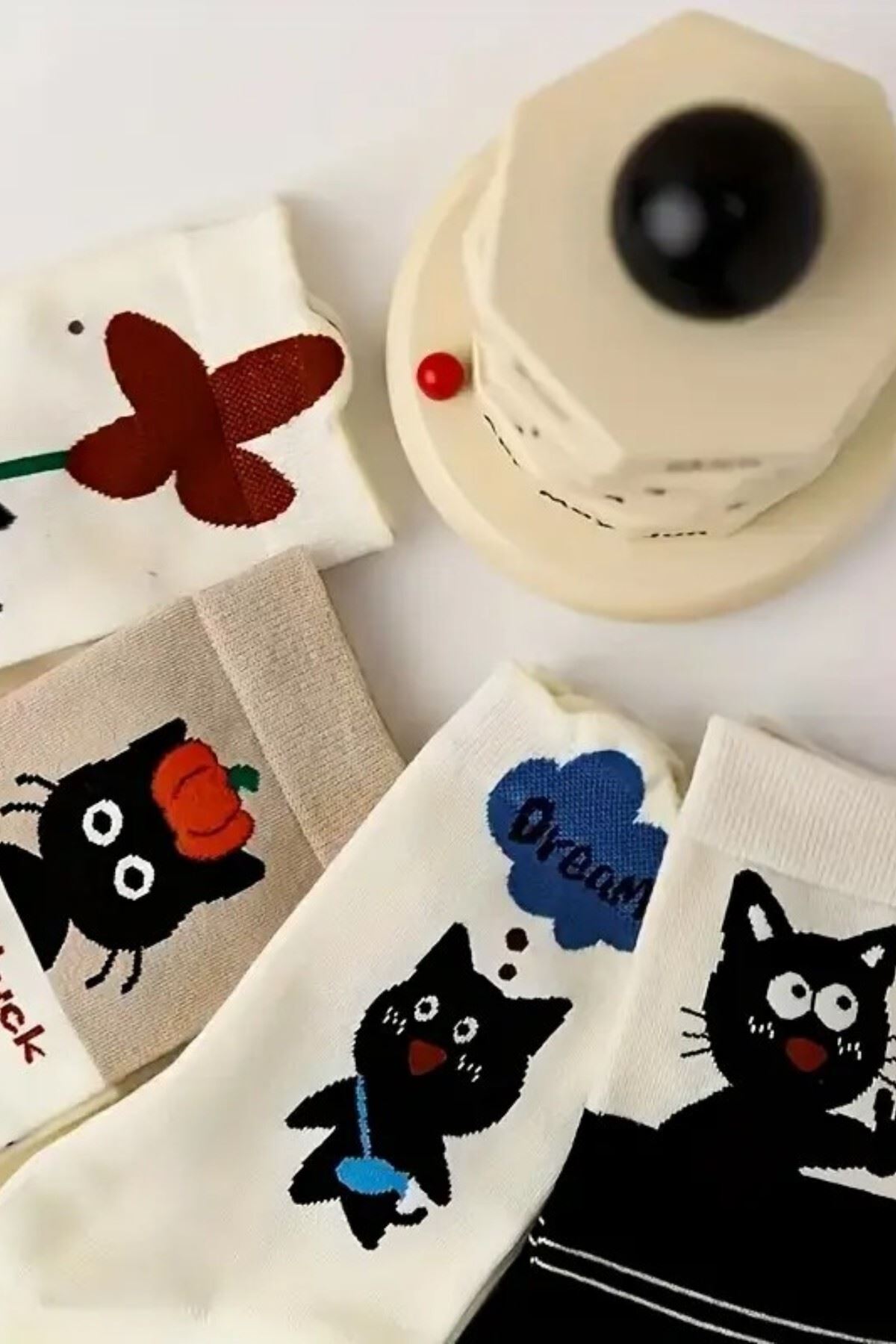 Kadın 4 Çift Premium Kalite Parfümlü Kedi Figürlü Soket Çorap 4 Mevsim