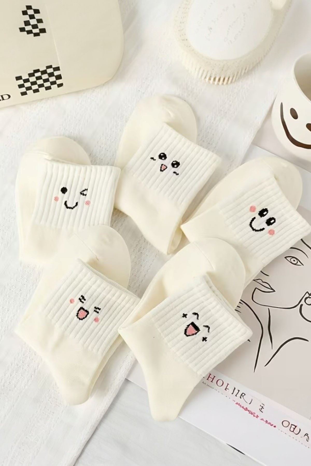 Hitit Socks Kadın 5 Çift Premium Desenli Emojili ve Gülen Suratlı Uzun Konç Soket Çorap 