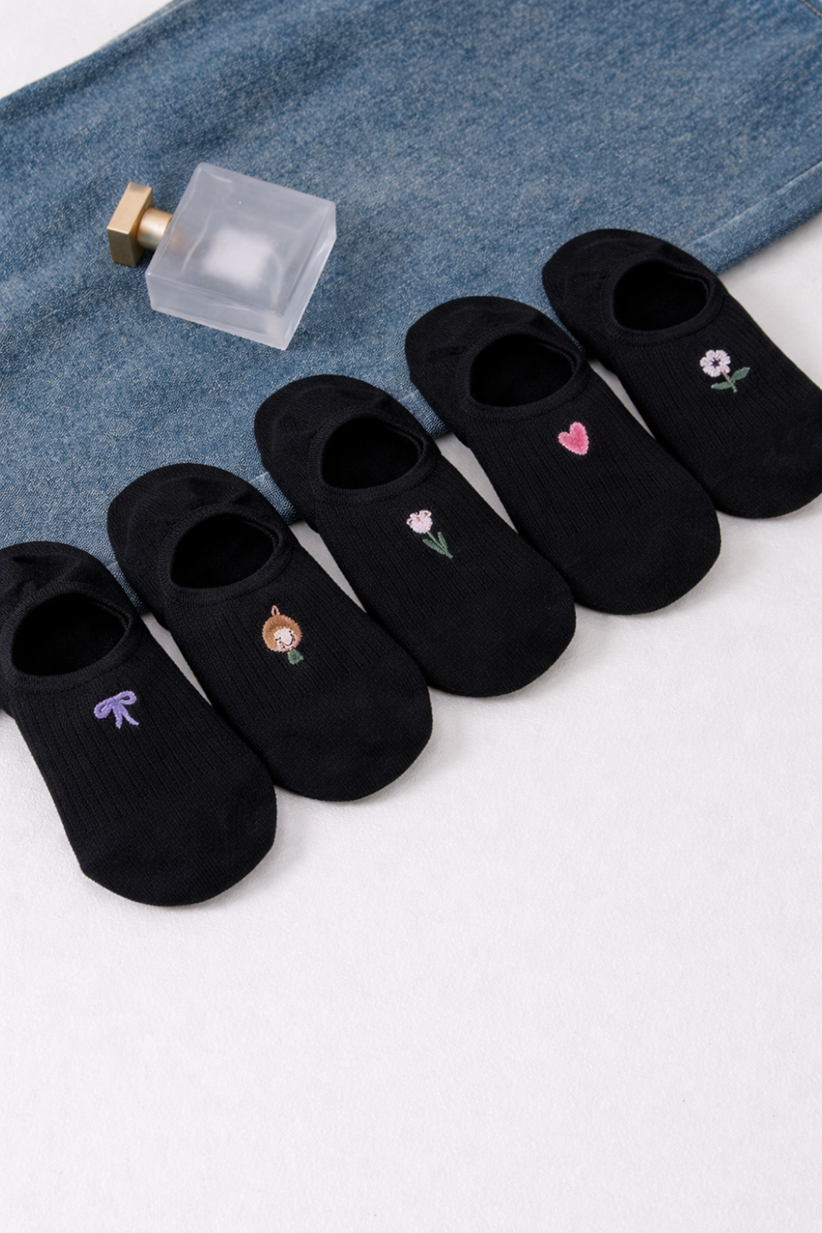 Hitit Socks Kadın 5 Çift Premium Kalite Fiyonk Çiçek ve Kalp Desenli Görünmez Babet Çorap Siyah