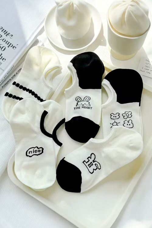 Kadın 5 Çift Premium Karikatür ve Harf Desenli Yüksek Pamuklu Görünmez Babet Çorap