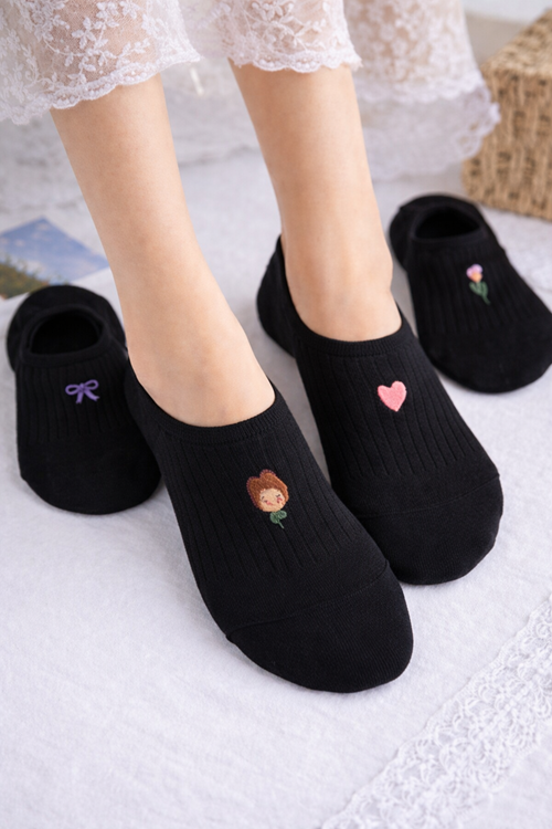 Hitit Socks Kadın 5 Çift Premium Kalite Fiyonk Çiçek ve Kalp Desenli Görünmez Babet Çorap Siyah